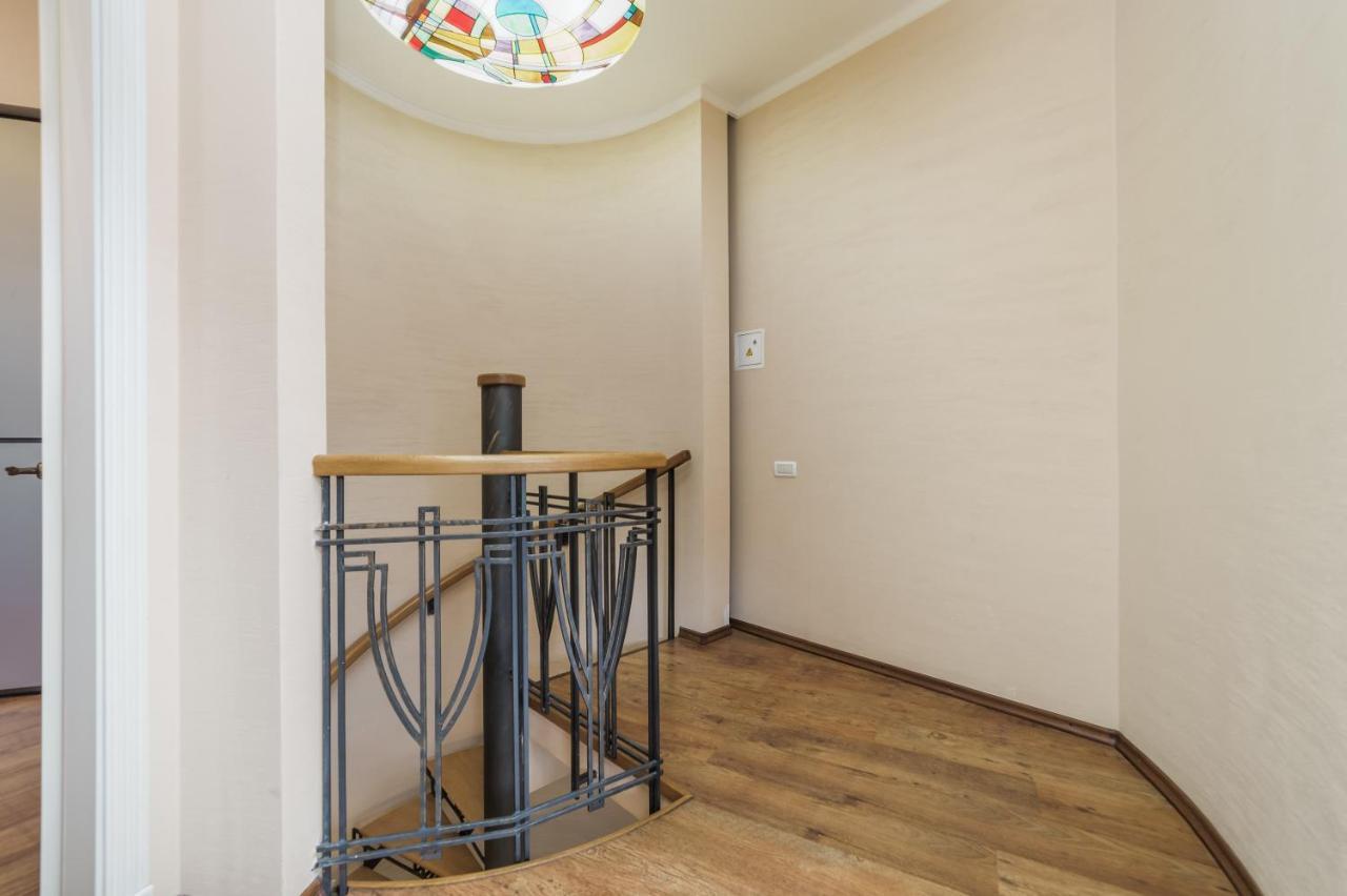 Katerynyska 2 Level Apartment With Sauna 敖德萨 外观 照片